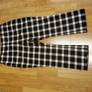 GAP black and white buffalo check flare crops size 14